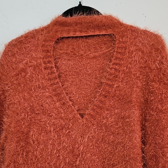 MINKPINK Vibrant Rust Color, Fuzzy Mockneck Sweater, Womens Size Small Oversized - Picture 5 of 6